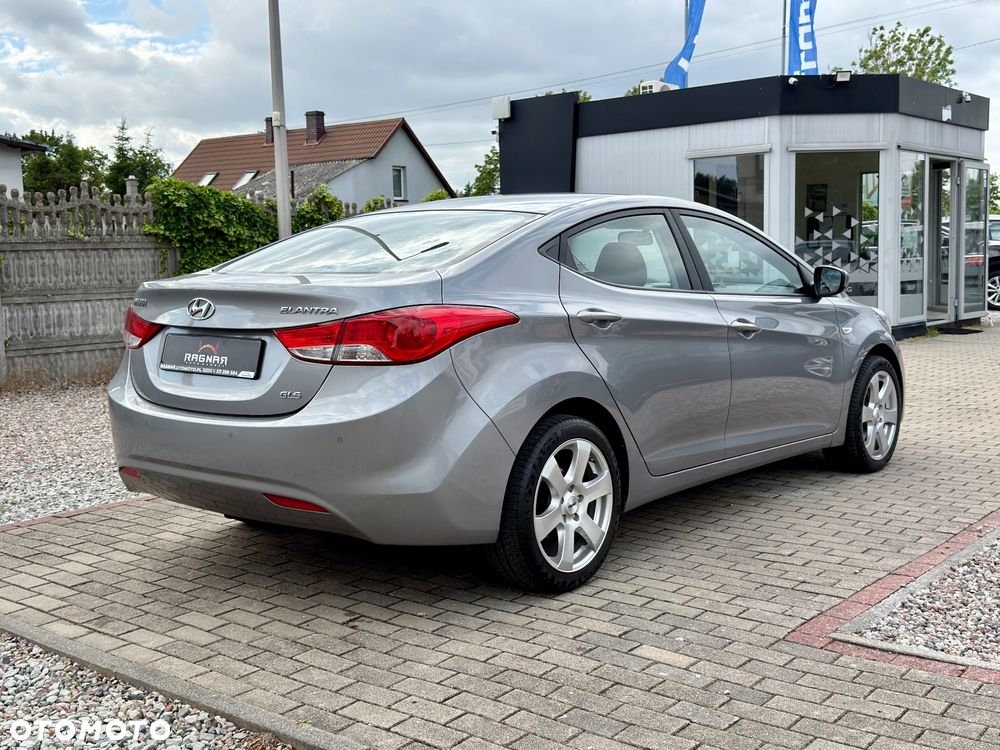 Hyundai Elantra 1.6 Style - 13