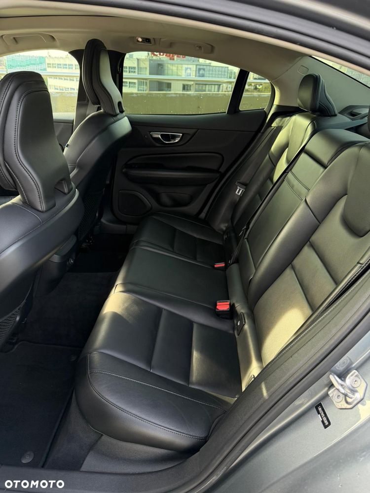 Volvo S60 T6 AWD Momentum Pro - 21