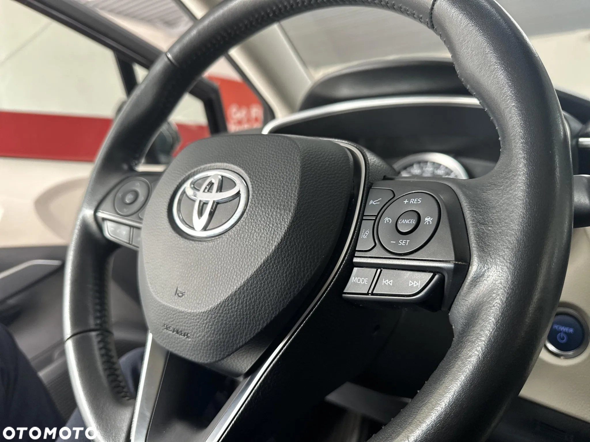 Toyota Corolla 1.8 Hybrid Comfort - 17