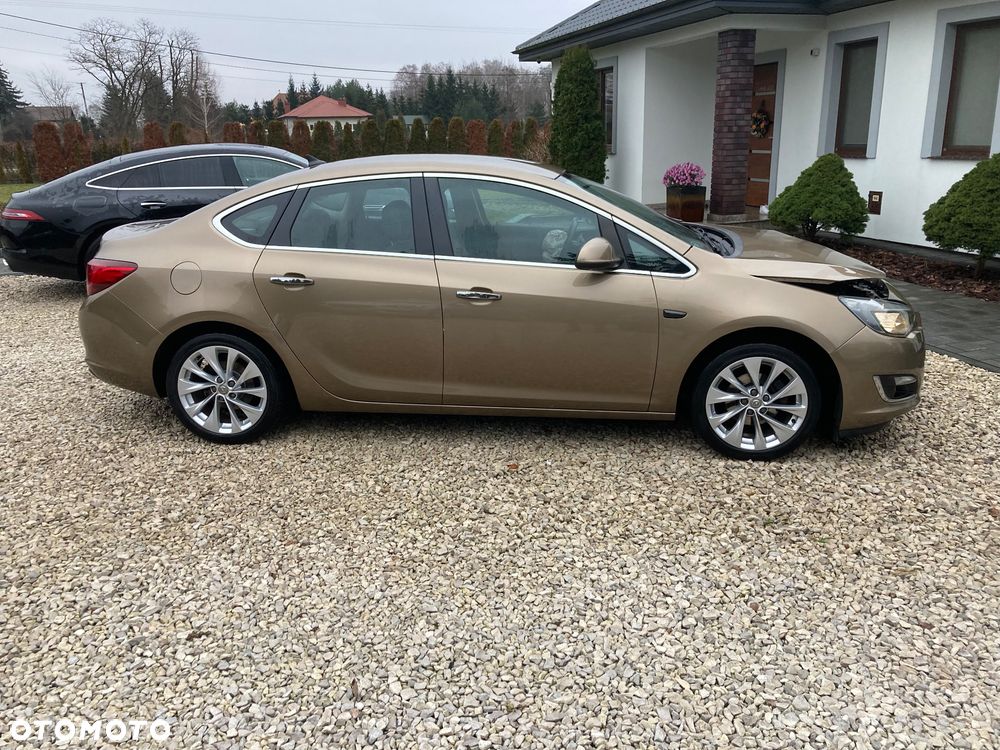 Opel Astra 1.4 T Executive EU6 - 2