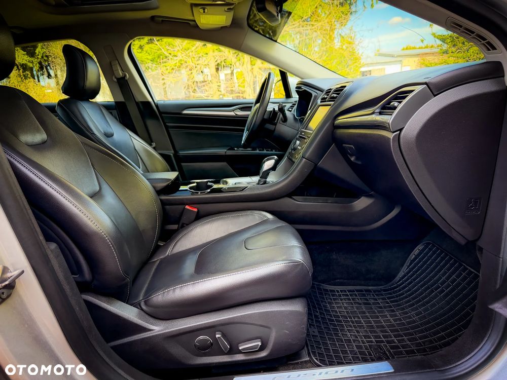 Ford Fusion - 29