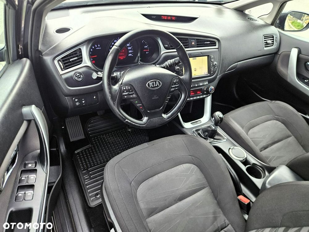 Kia Ceed 1.6 CRDi 128 Dream-Team Edition - 9