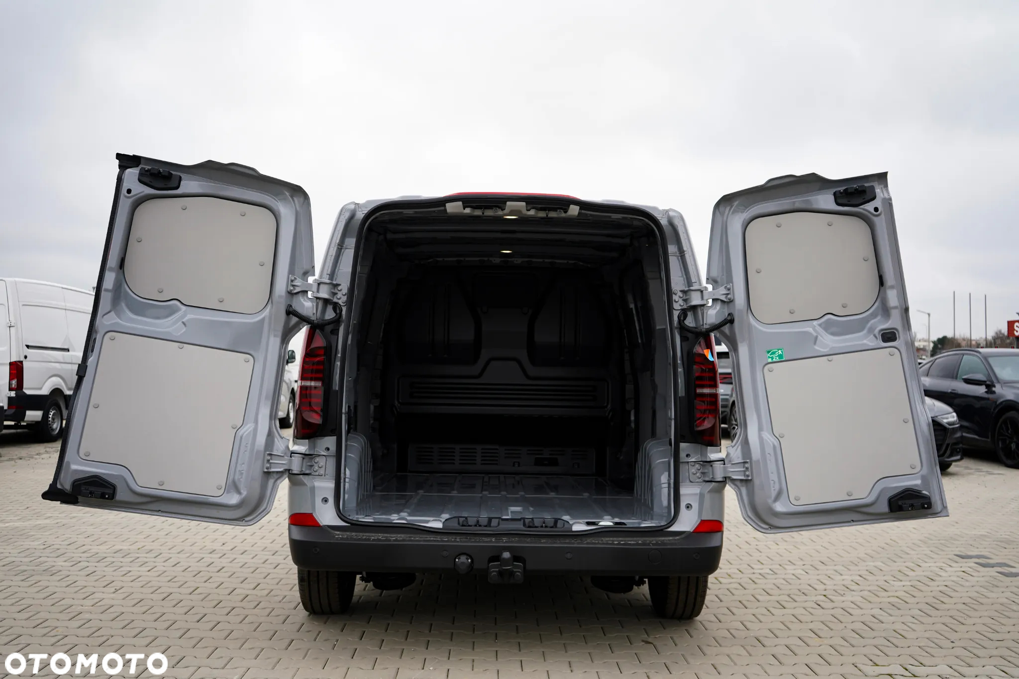 Volkswagen T7 Transporter - 11