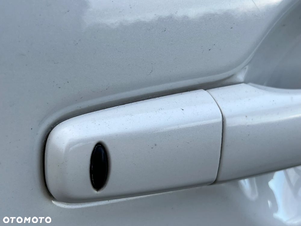 Mitsubishi Outlander 2.0 4WD Plus - 28