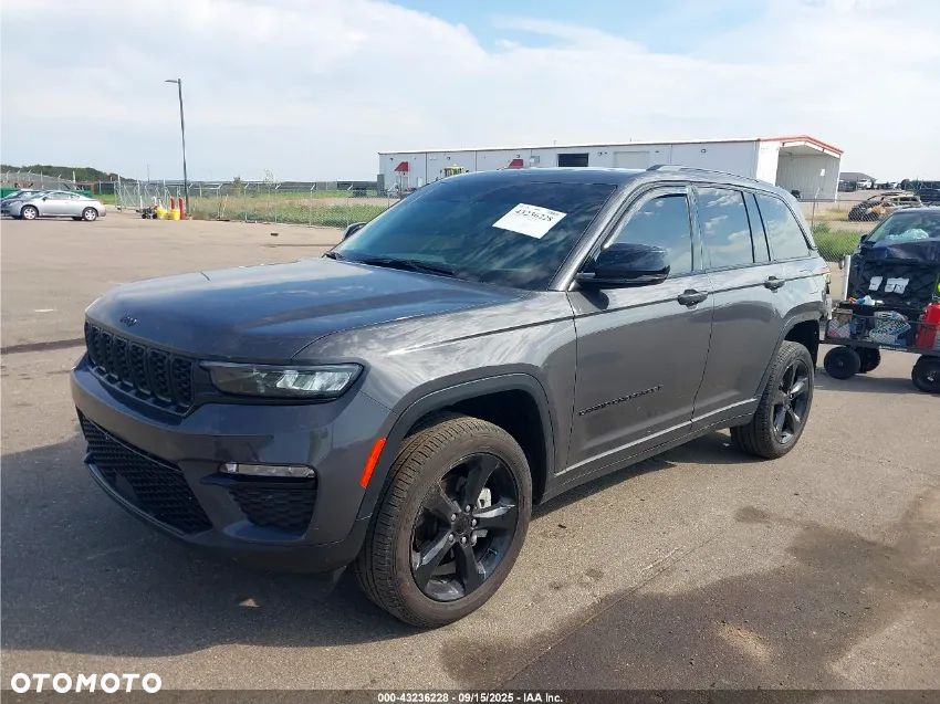 Jeep Grand Cherokee - 13