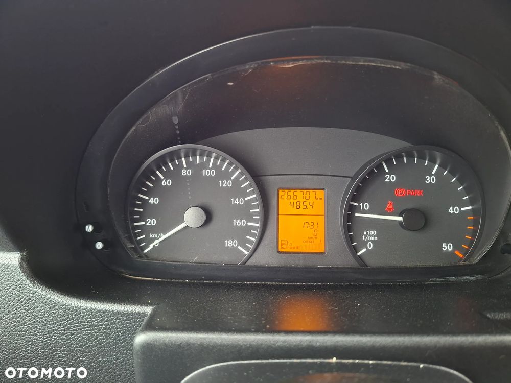 Mercedes-Benz Sprinter - 11