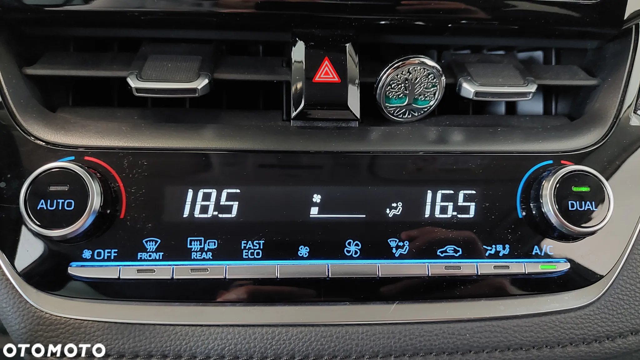 Toyota Corolla 1.8 Hybrid Comfort - 24