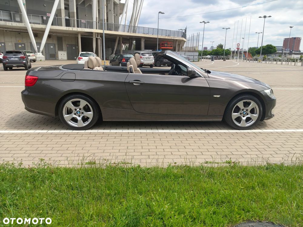 BMW Seria 3 320i - 5