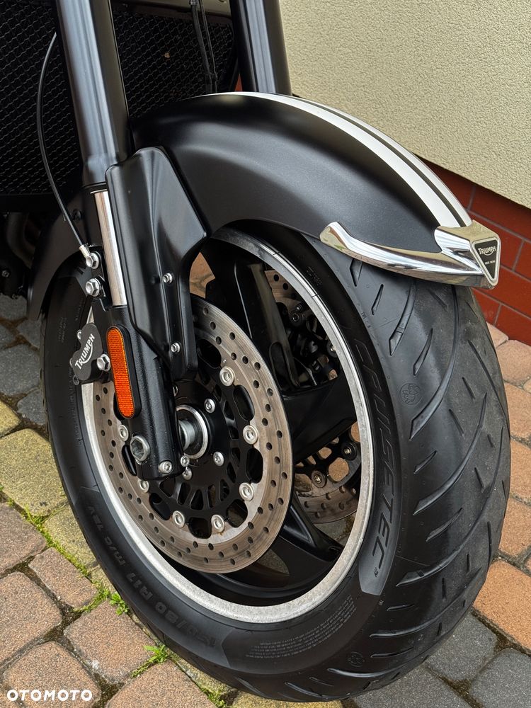 Triumph Inny - 19