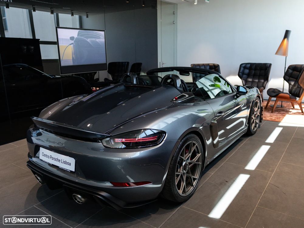Porsche 718 Spyder - 10