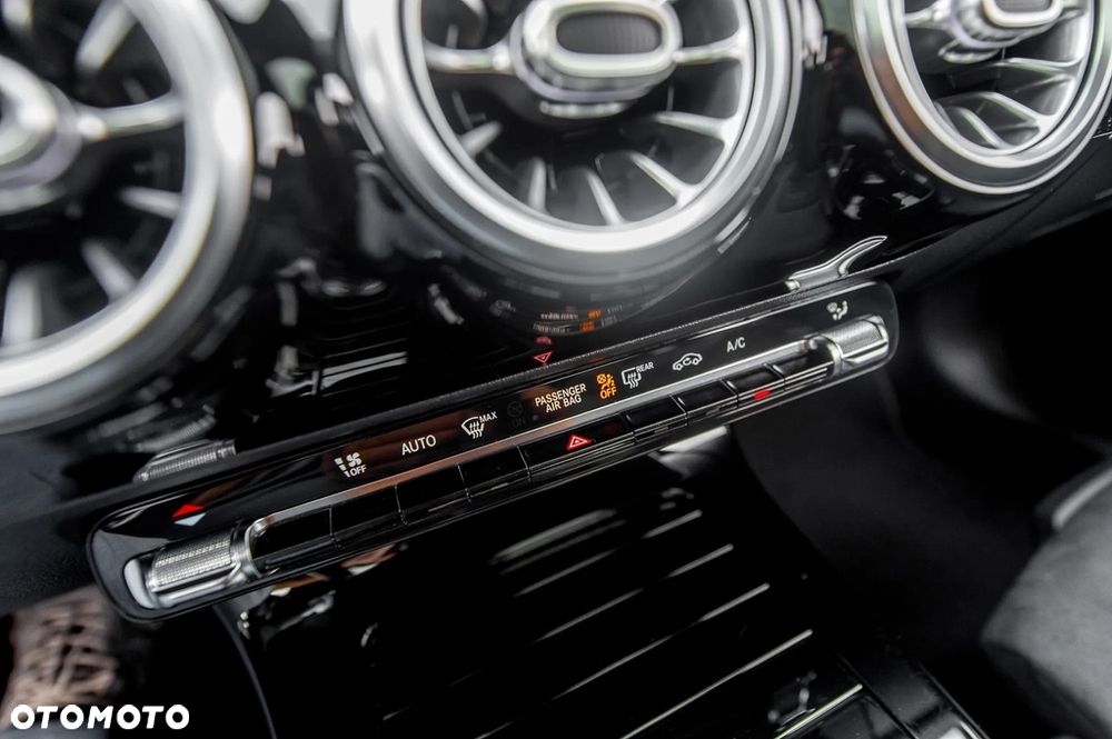 Mercedes-Benz CLA 220 7G-DCT AMG Line - 31