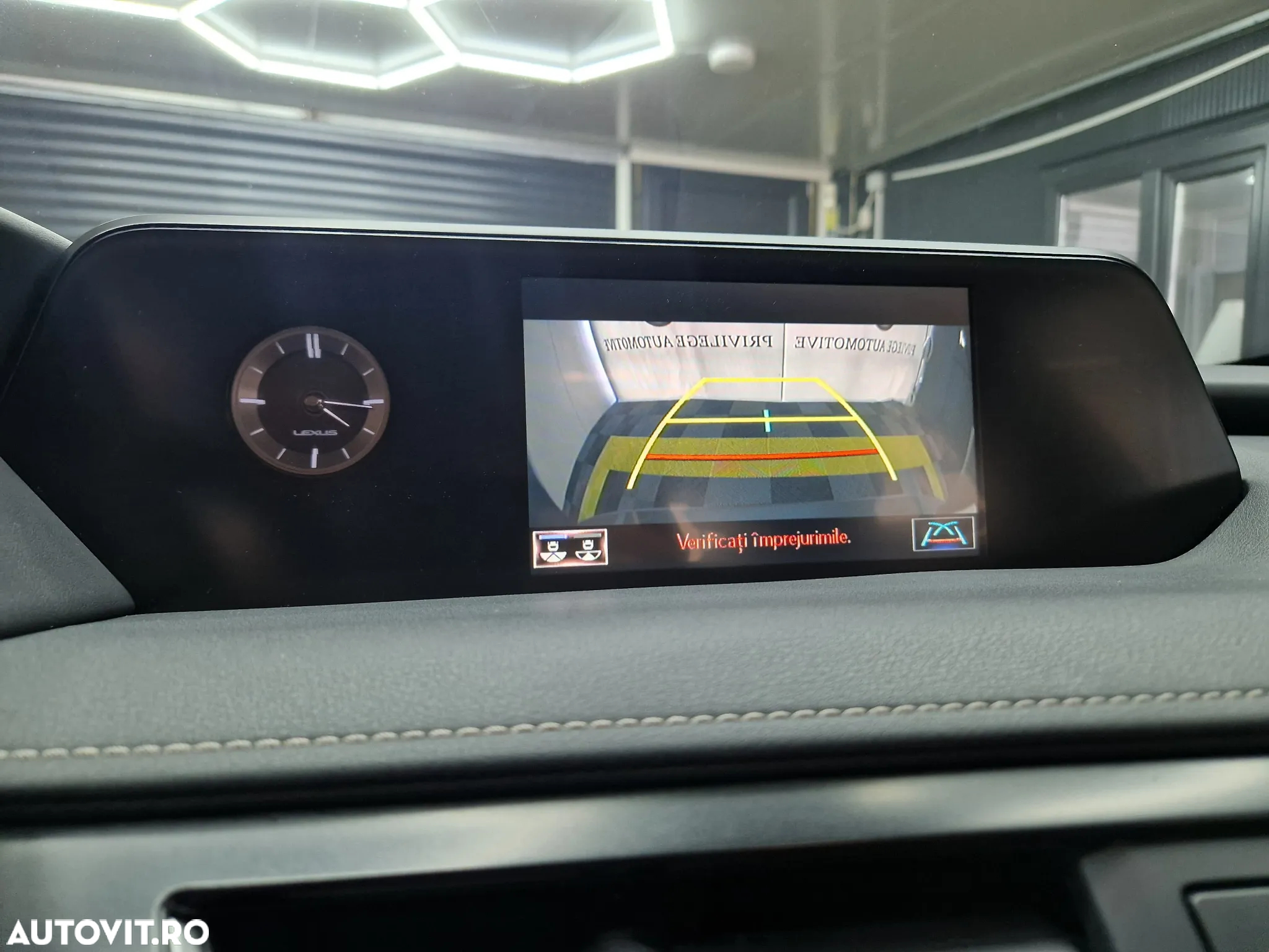 Lexus UX 250h Business Edition - 16