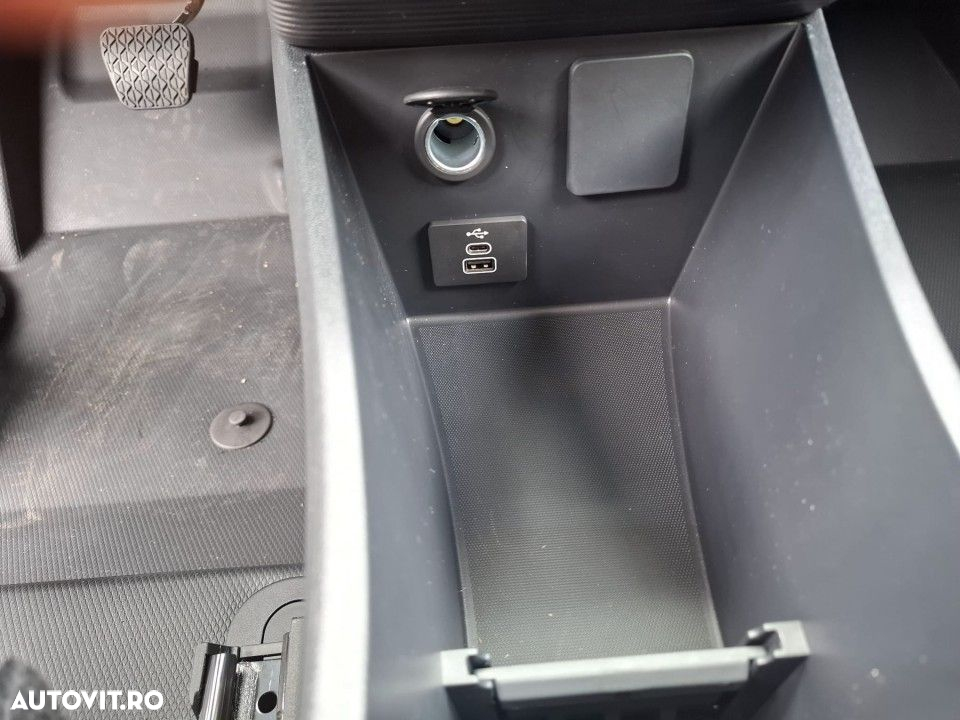 Ford Transit Courier - 18
