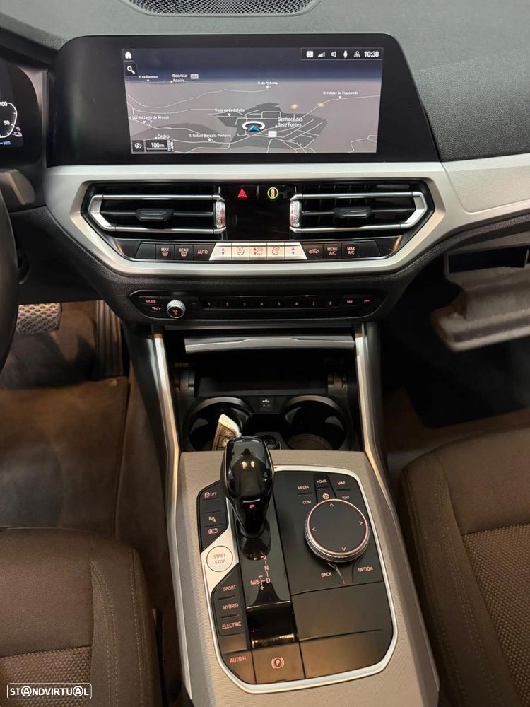 BMW 330 e iPerformance Advantage — fotografia 12