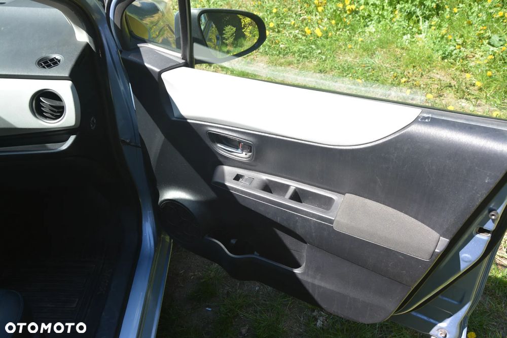 Toyota Yaris Hybrid 100 Dynamic - 9