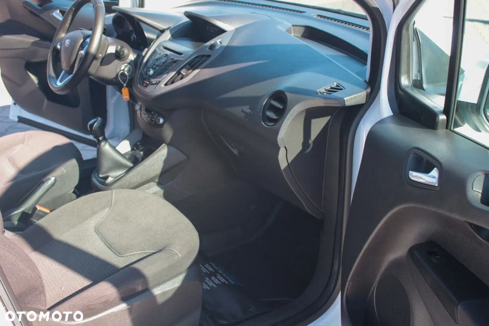 Ford Transit Courier - 18