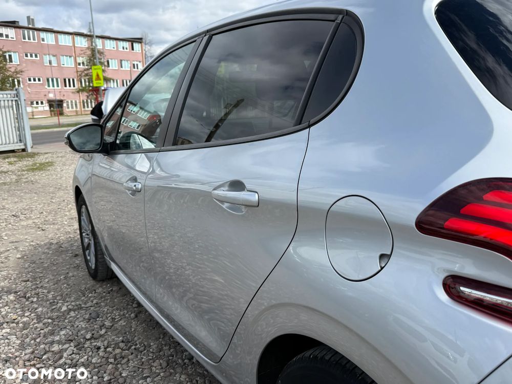 Peugeot 208 PureTech 82 Start & Stop Allure - 11