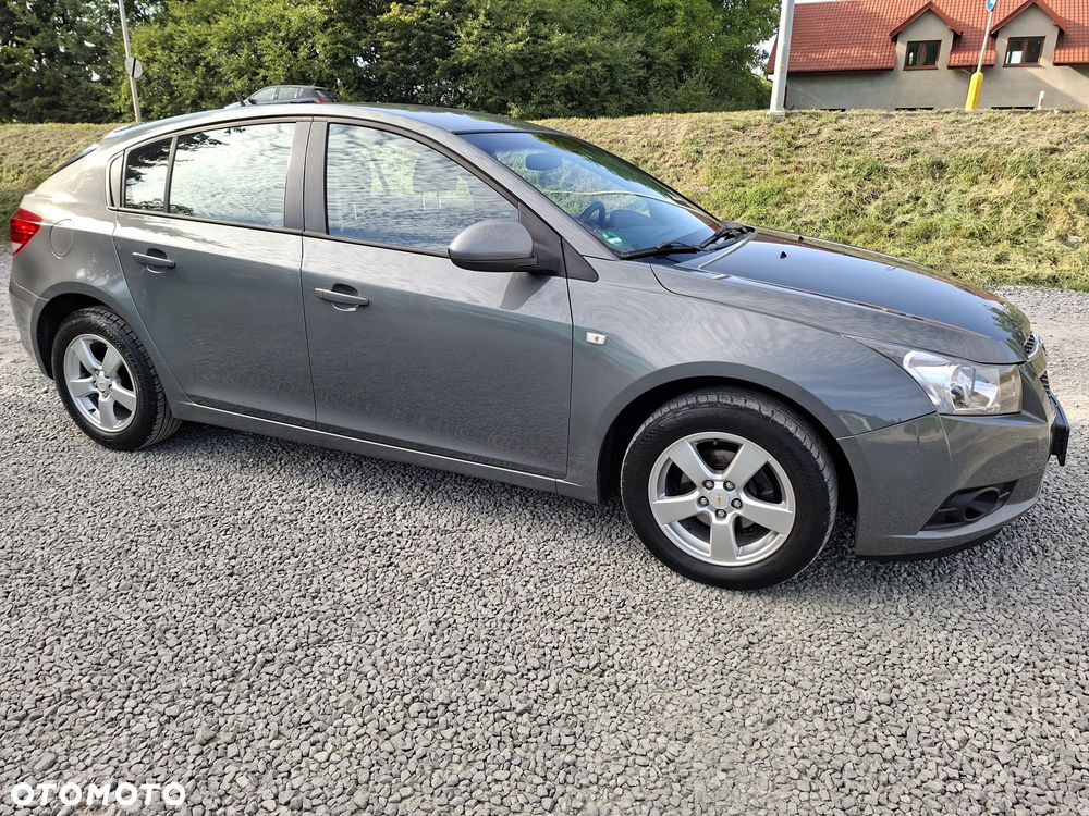 Chevrolet Cruze 1.6 LS+ - 5
