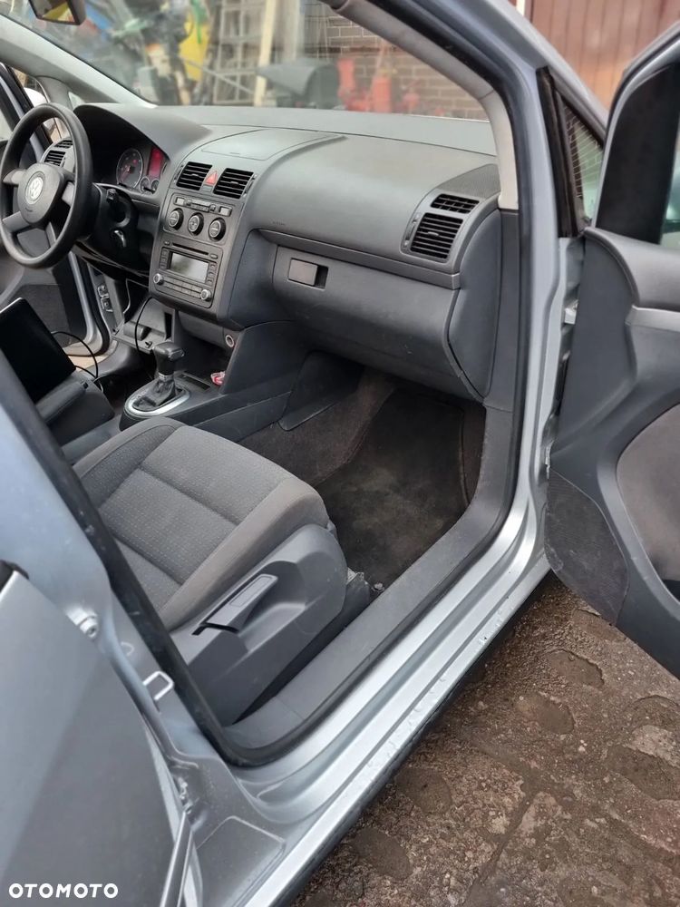 Volkswagen Touran - 10