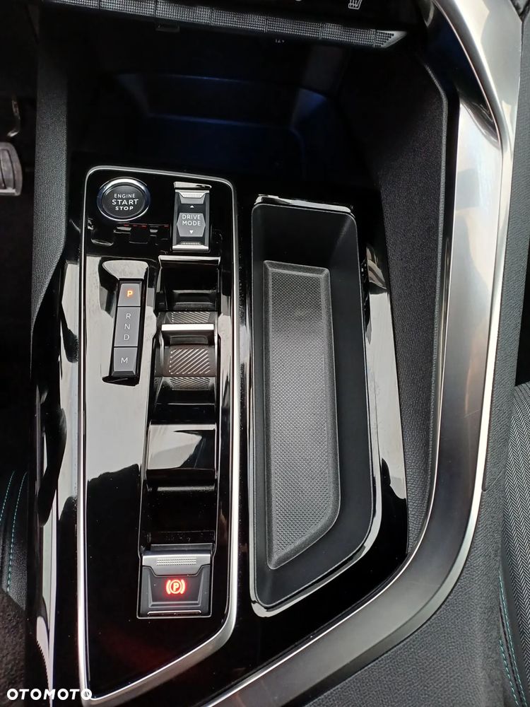 Peugeot 3008 1.2 PureTech mHEV Allure Pack S&S e-DCS6 - 19