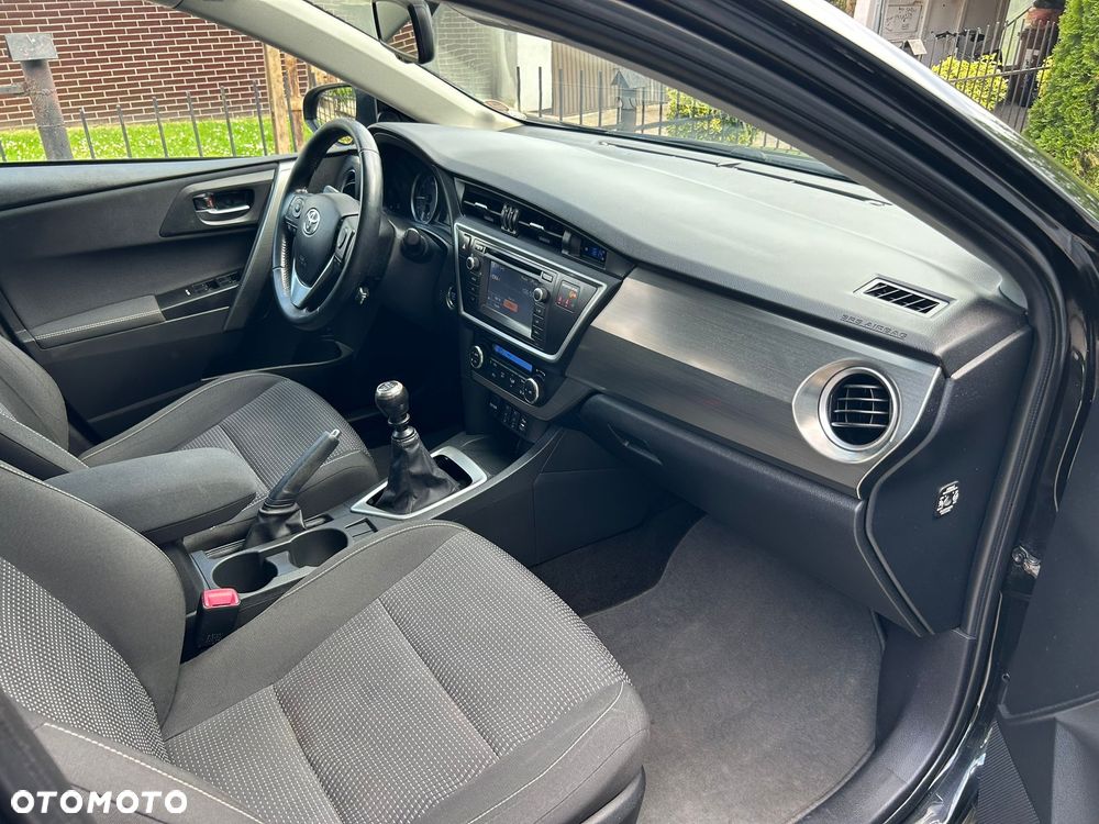 Toyota Auris 1.6 Prestige - 10