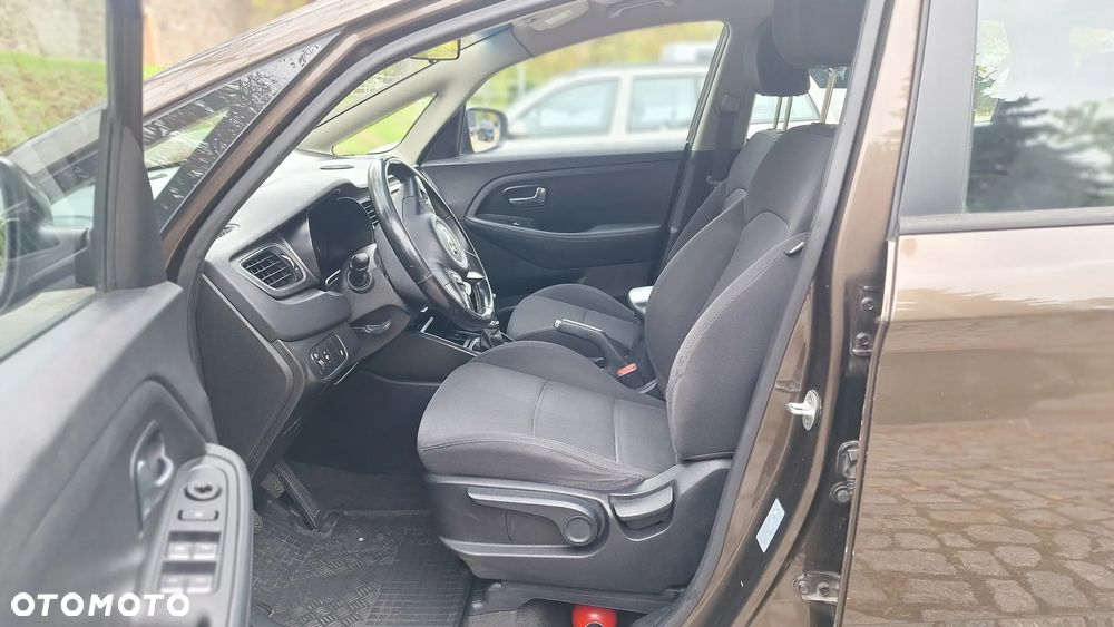 Kia Carens - 9
