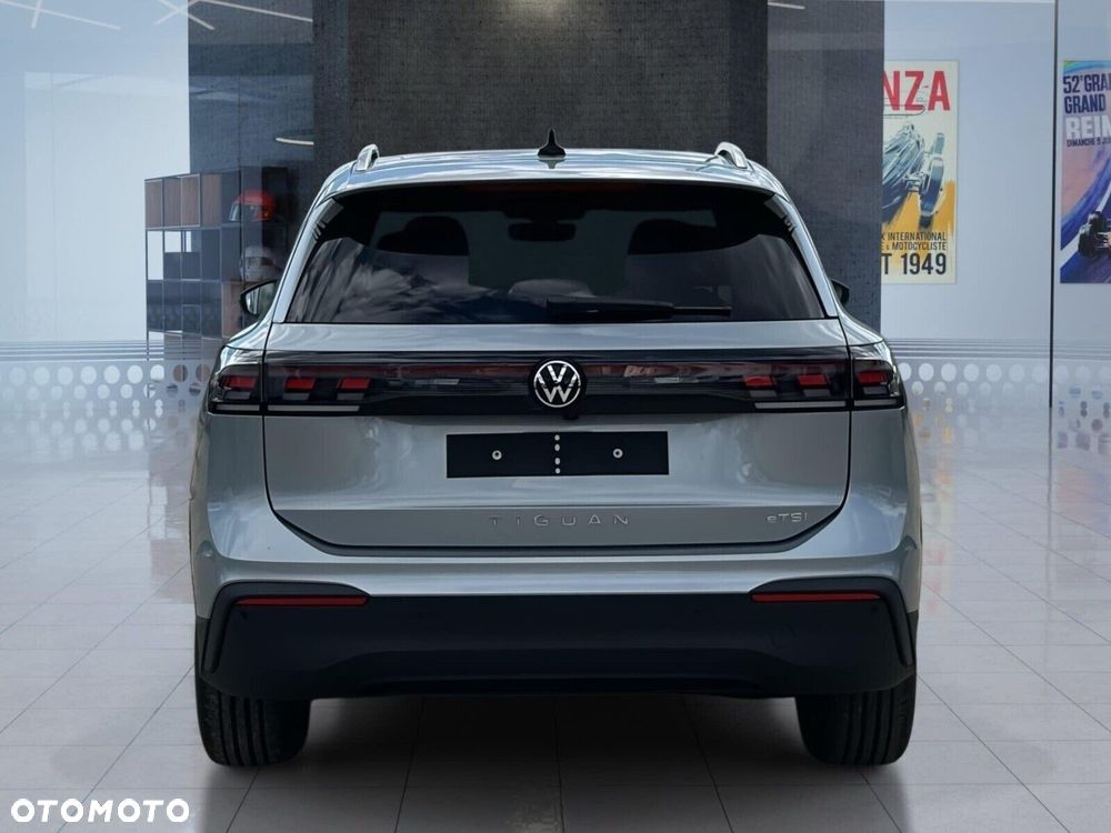 Volkswagen Tiguan - 12