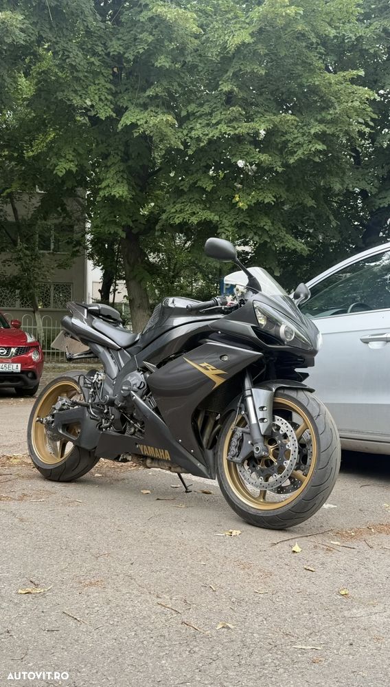 Yamaha YZF 1000 R1 - 5