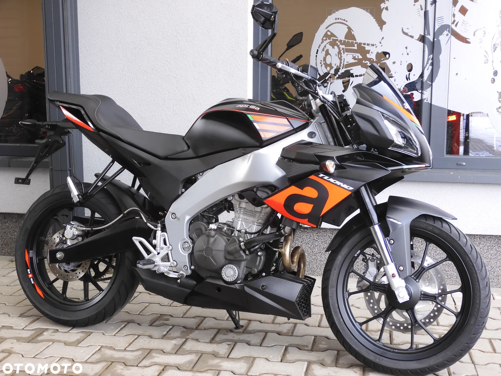 Aprilia Tuono - 16
