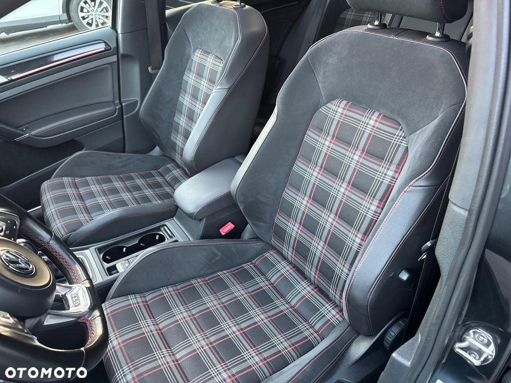 Volkswagen Golf GTI Performance BlueMotion Technology DSG - 30