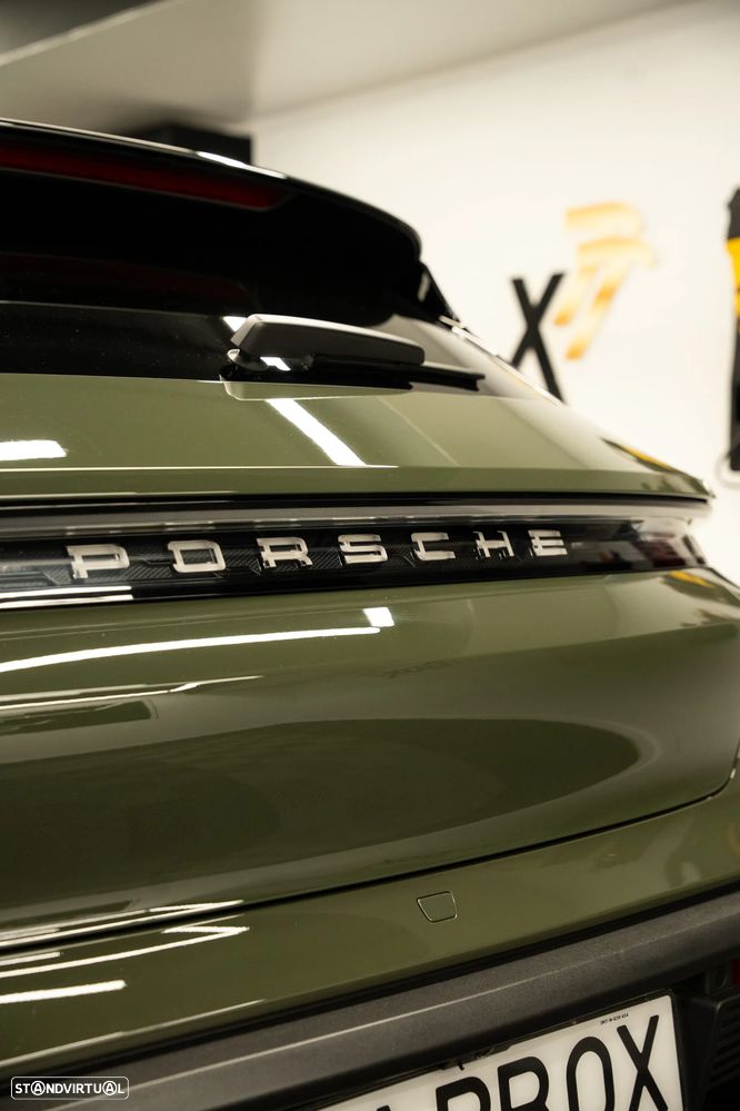 Porsche Taycan Cross Turismo 4 - 23