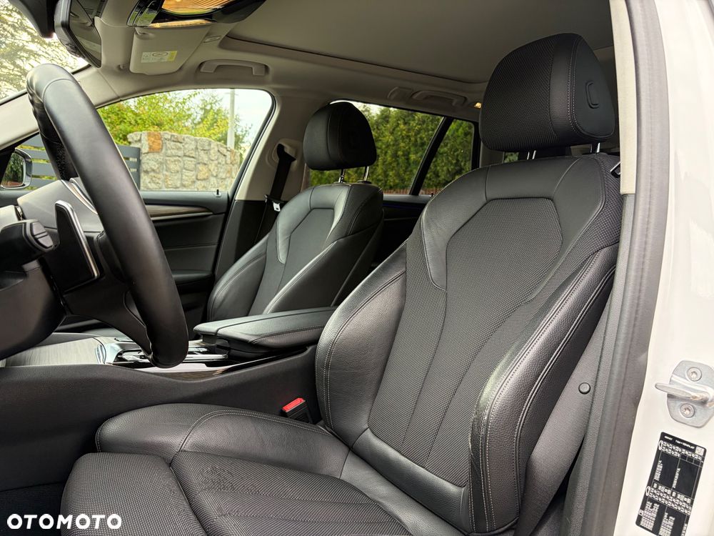 BMW Seria 5 525d Sport-Aut Luxury Line - 26