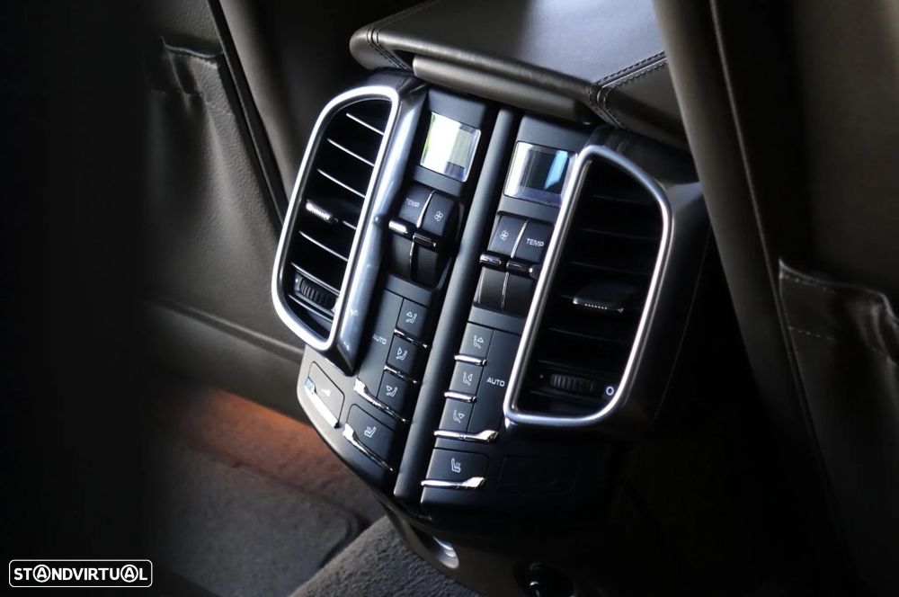 Porsche Cayenne Turbo - 25