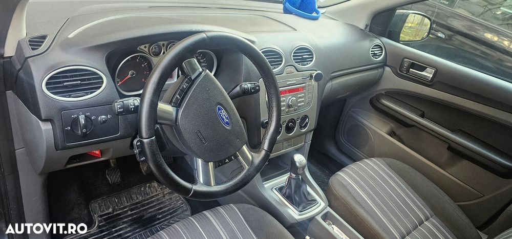 Ford Focus 1.4i Ambiente - 6