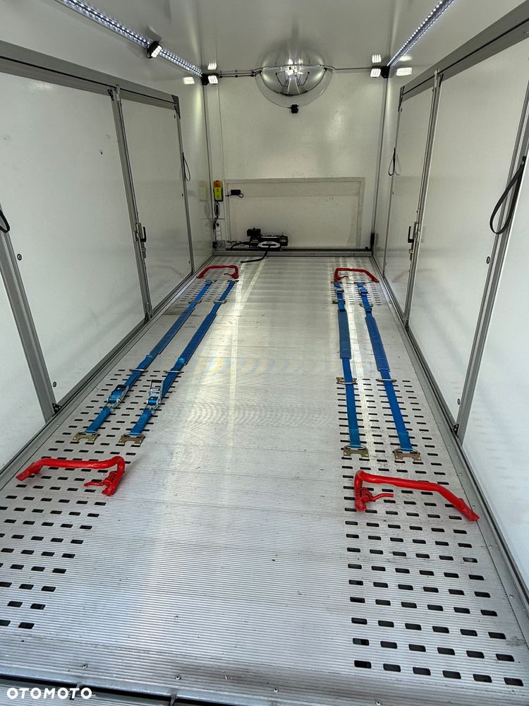 Mercedes-Benz Sprinter - 25