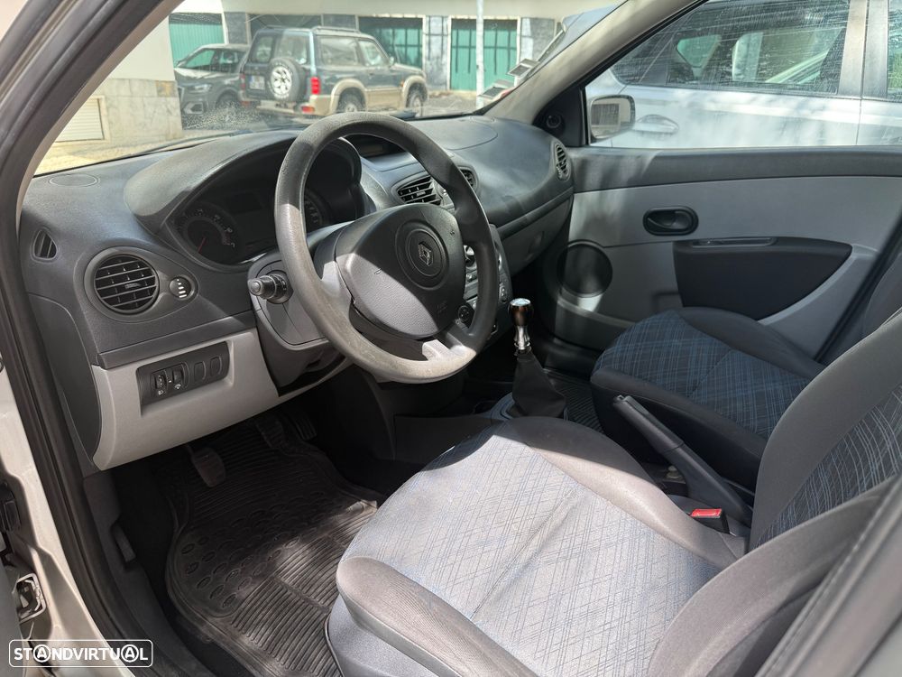 Renault Clio 1.2 16V Confort - 2