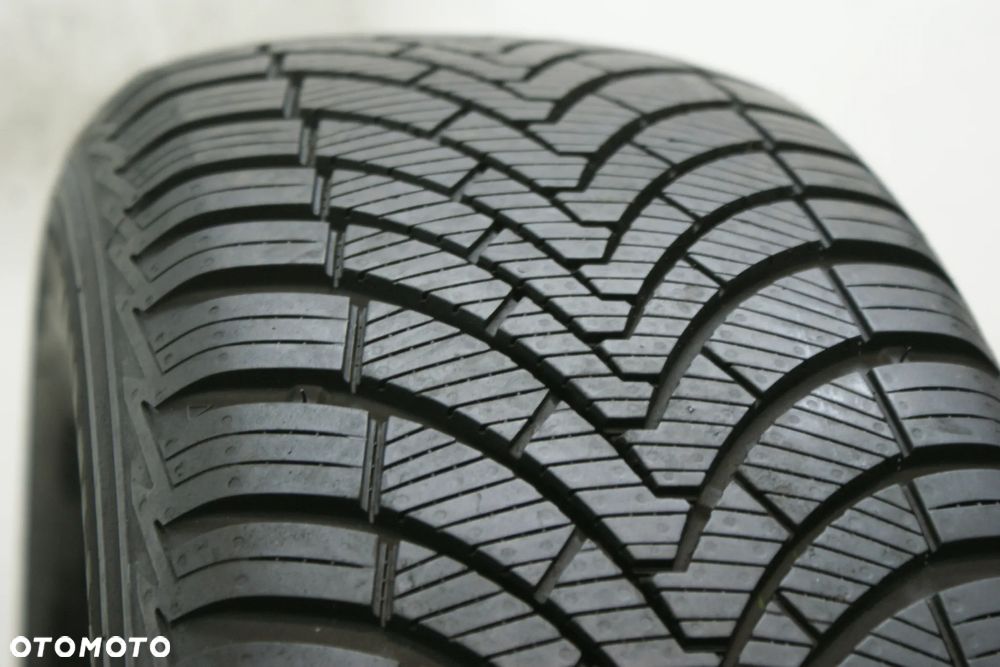 215/60R17 KUMHO SOLUS 4S HA32 , 6,7mm 2023r B2249 - 2