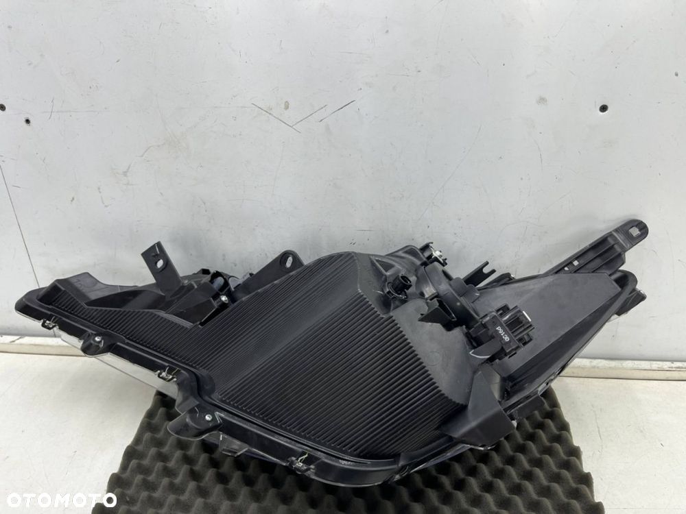 Lampa reflektor Mitsubishi Space Star LIFT 19-24r. prawa przednia ORYGINALNA Europa prawy przód - 12