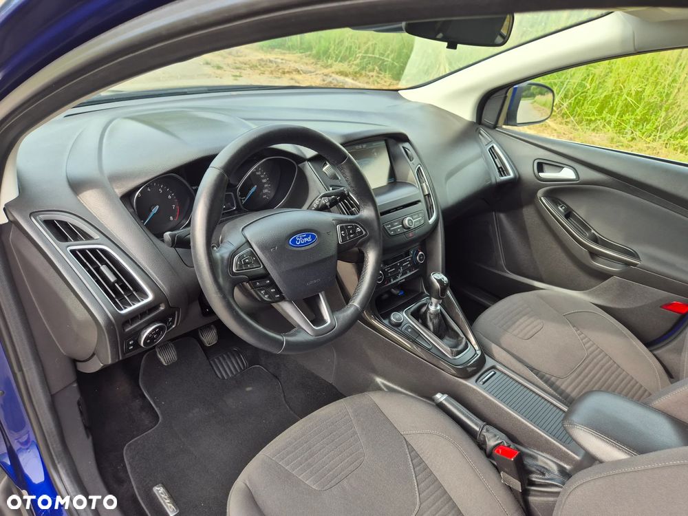 Ford Focus - 25