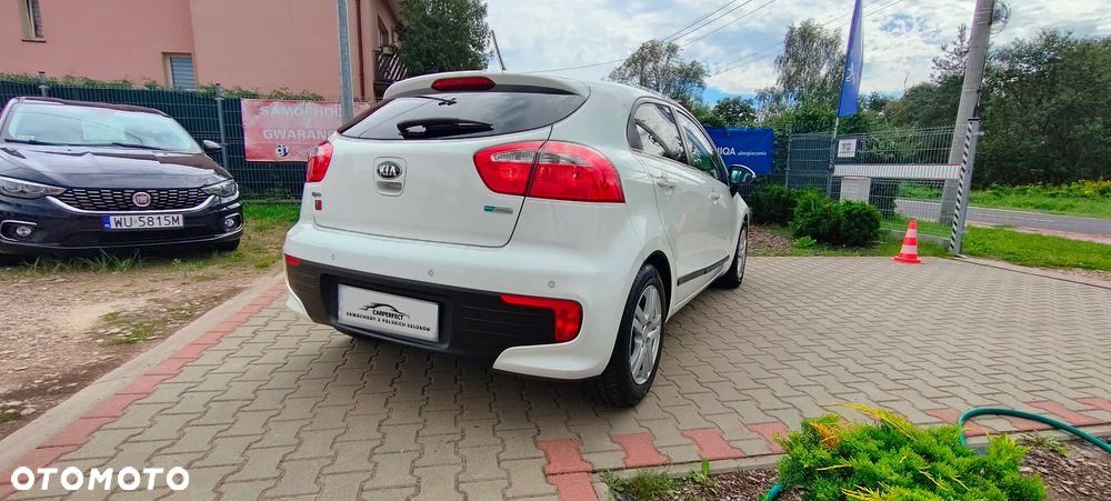 Kia Rio 1.2 L - 2
