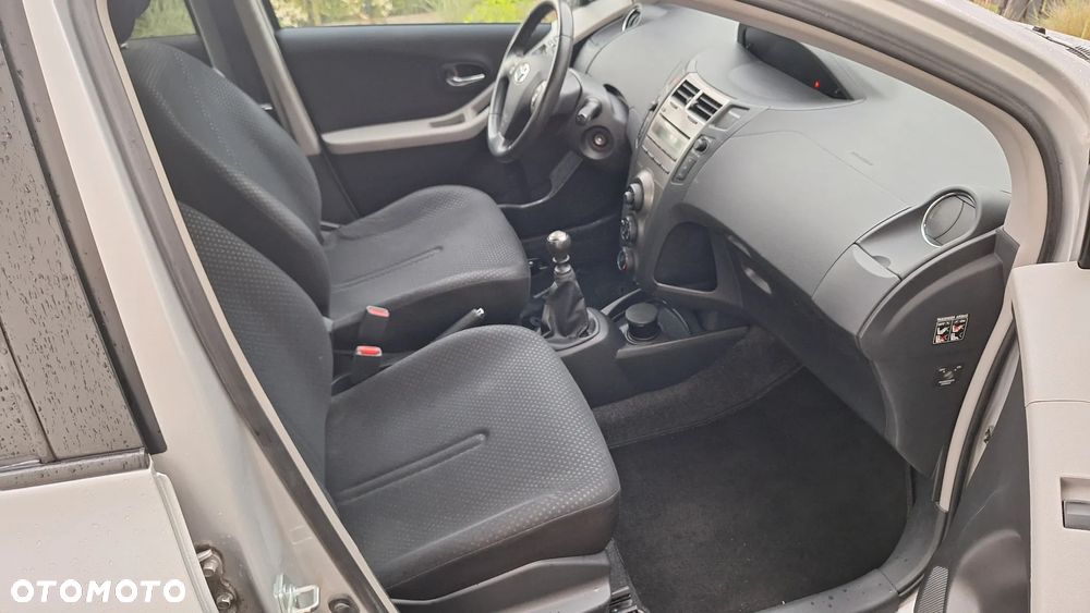Toyota Yaris 1.33 VVT-i Executive - 16