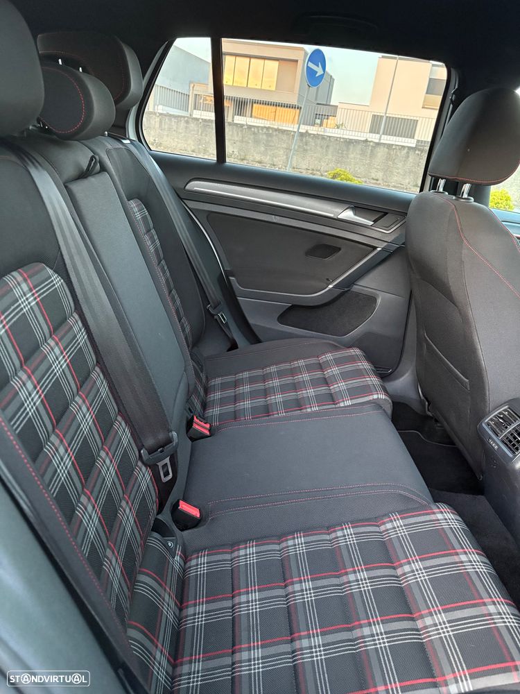 VW Golf GTI 2.0 TSI OPF DSG Performance - 8