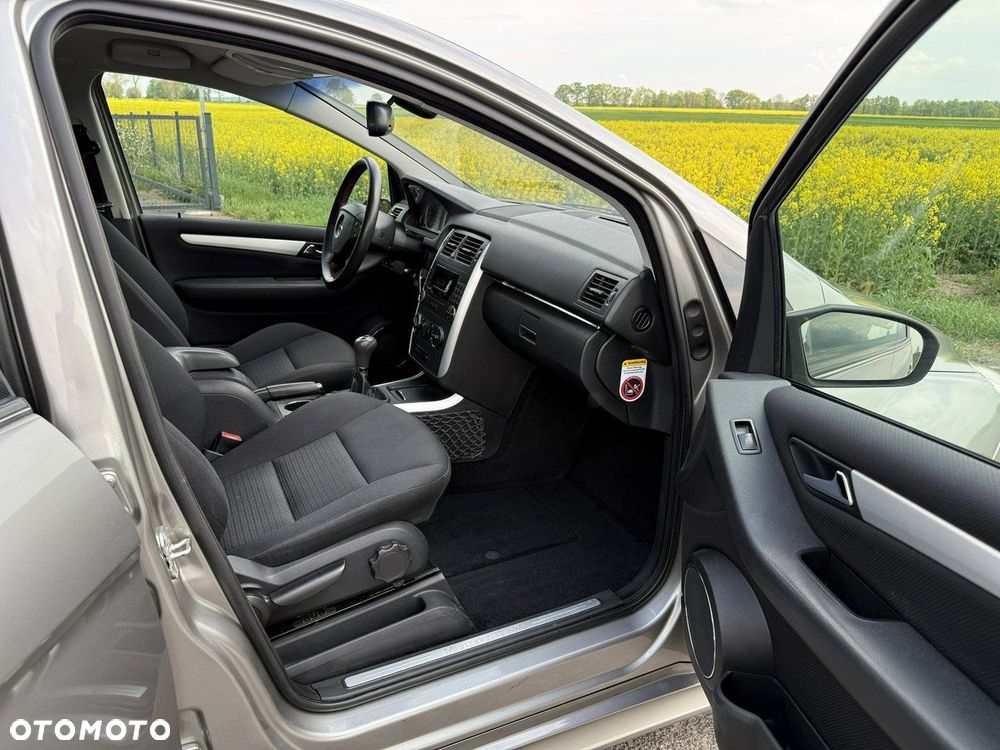 Mercedes-Benz Klasa B 150 Special Edition - 37