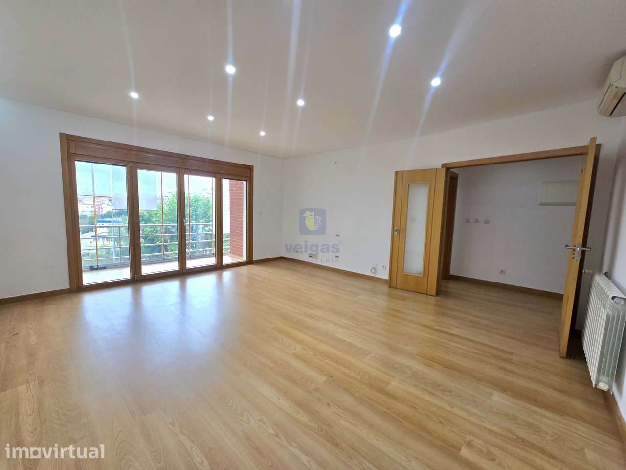 Apartamento moderno de 3 quartos no centro de Odivelas com 4 lugares d - Grande imagem: 3/37
