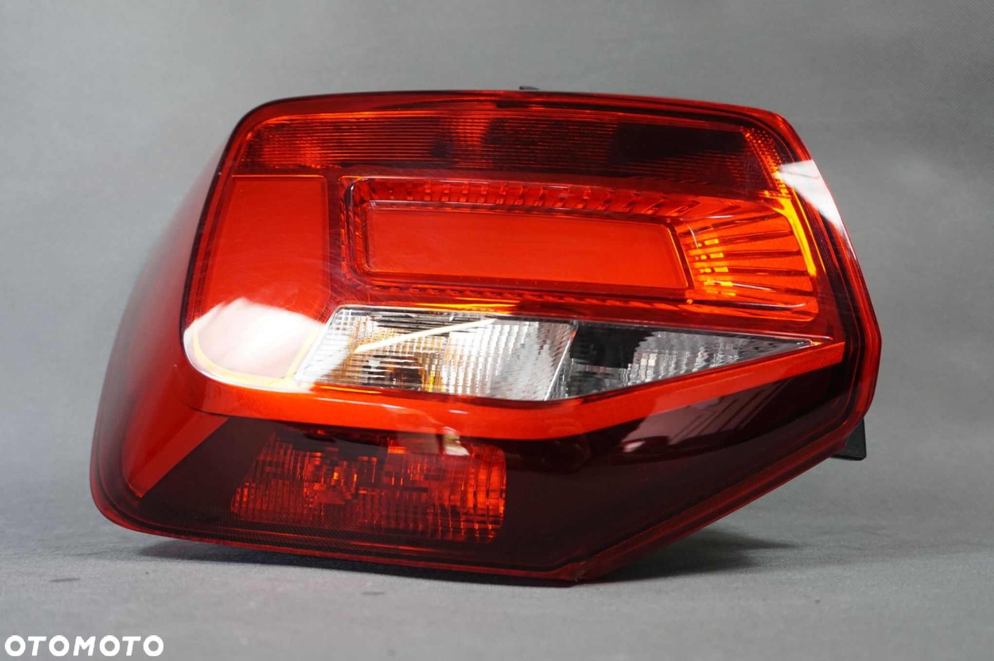 LAMPA PRAWA TYLNA AUDI Q2 81A 81A645069C - 4