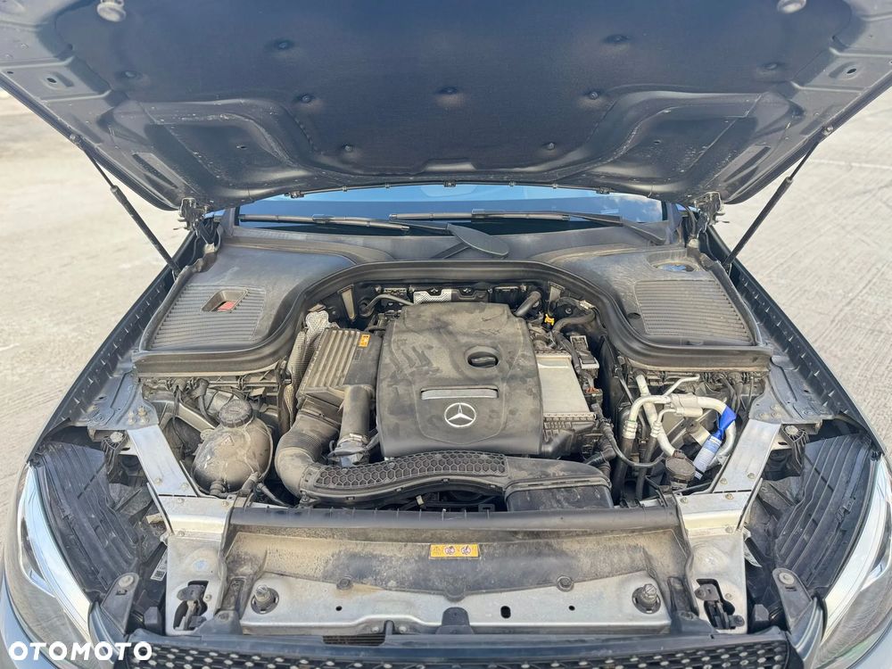 Mercedes-Benz GLC 300 Coupe 4Matic 9G-TRONIC AMG Line - 24