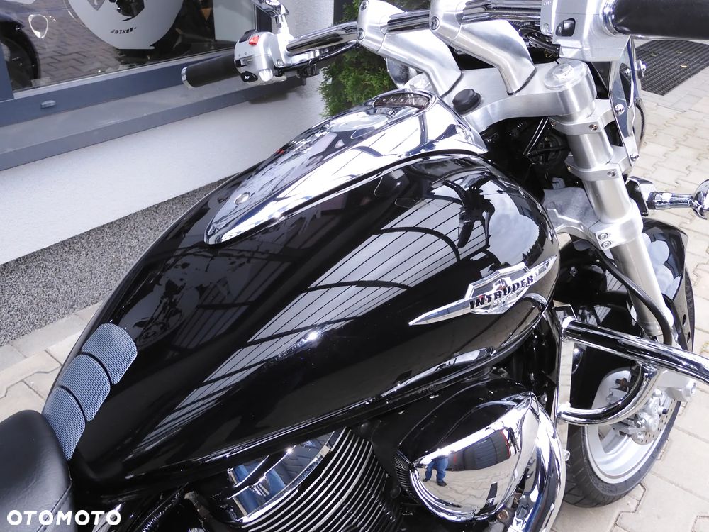 Suzuki Intruder - 11