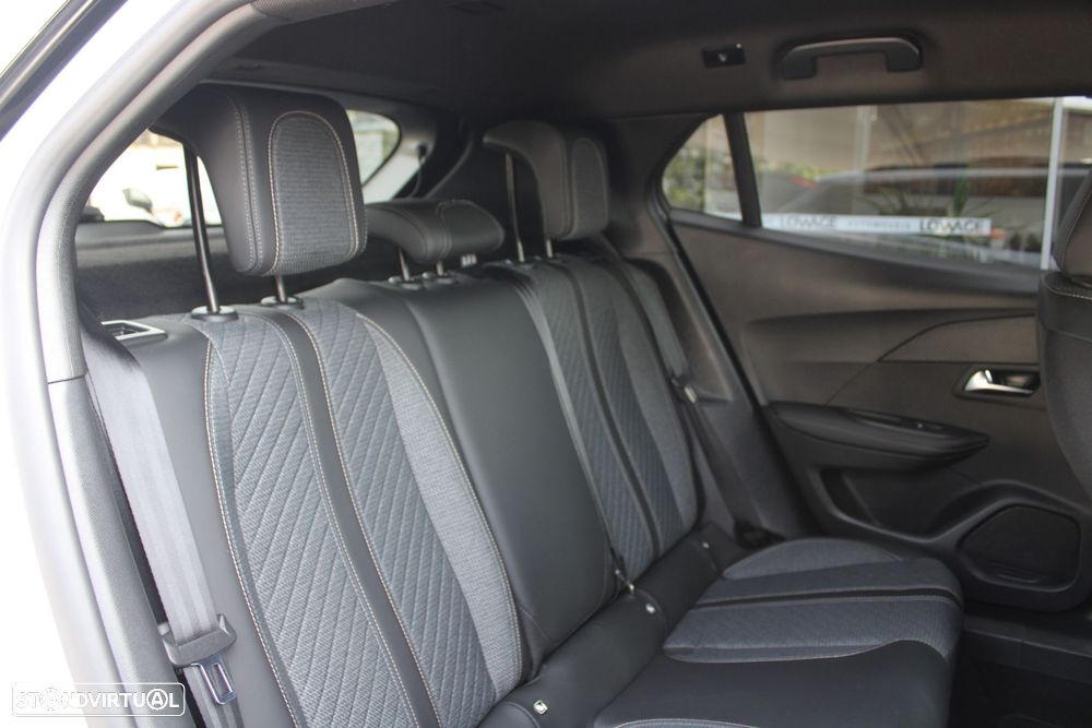 Peugeot 2008 1.2 PureTech Allure EAT8 - 35