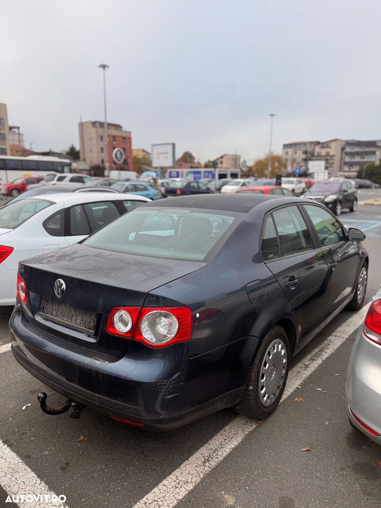 Volkswagen Jetta 1.6 Comfortline - 5