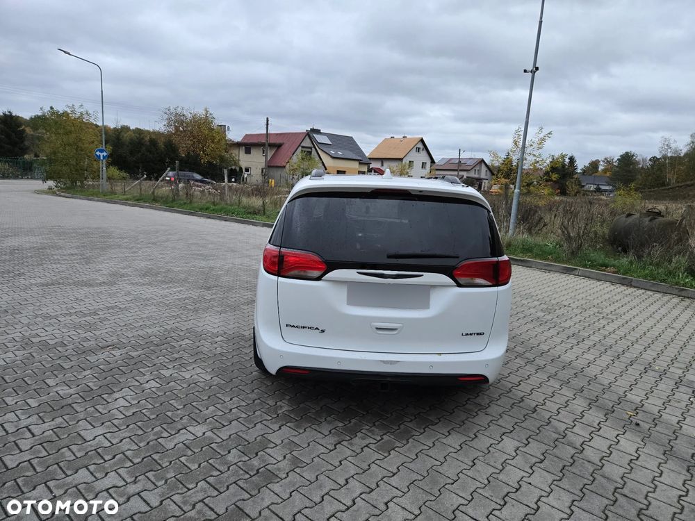 Chrysler Pacifica - 9